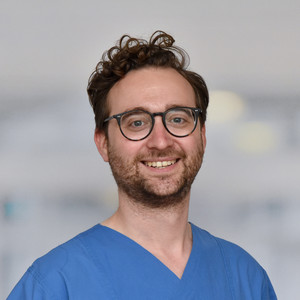 Dr. med. Eike Gröne, Facharzt für Innere Medizin und Kardiologie Klinik für Kardiologie, Albertinen Herz- und Gefäßzentrum, PJ-Beauftragter, Albertinen Krankenhaus, Hamburg-Schnelsen Dr. med. Eike Gröne, Facharzt für Innere Medizin und Kardiologie Klinik für Kardiologie, Albertinen Herz- und Gefäßzentrum, PJ-Beauftragter, Albertinen Krankenhaus, Hamburg-Schnelsen