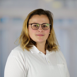 Portraitfoto von Dr. Vanessa Hamed, Oberärztin der Kardiologie am Standort Volksdorf im Albertinen Herz- und Gefäßzentrum Hamburg Portraitfoto von Dr. Vanessa Hamed, Oberärztin der Kardiologie am Standort Volksdorf im Albertinen Herz- und Gefäßzentrum Hamburg