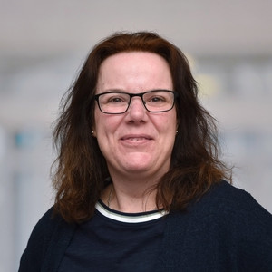 Porträt Anja Meyer, Sekretärin, Kardiologie, Herzinsuffizienz und Devicetherapie, Albertinen Herz- und Gefäßzentrum