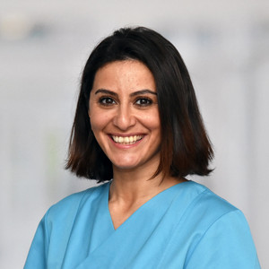 Porträt Dr. med. Ruken Özge Akbulak-Stegli, Oberärztin Elektrophysiologie, Kardiologie, Albertinen Herz- und Gefäßzentrum