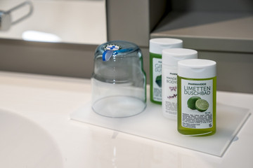 Duschbad, Pflegeartikel, Wahlleistungsstation, Albertinen Krankenhaus, Albertinen Herz- und Gefäßzentrum, Standort Hamburg-Schnelsen Duschbad, Pflegeartikel, Wahlleistungsstation, Albertinen Krankenhaus, Albertinen Herz- und Gefäßzentrum, Standort Hamburg-Schnelsen