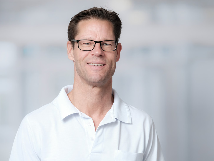 Portrait Lars Kock, Chefarzt der Klinik für Gefäß- und endovaskuläre Chirurgie, Albertinen Herz- und Gefäßzentrum, Zentrale Notfall- und Akutmedizin, Albertinen Krankenhaus, Hamburg-Schnelsen Portrait Lars Kock, Chefarzt der Klinik für Gefäß- und endovaskuläre Chirurgie, Albertinen Herz- und Gefäßzentrum, Zentrale Notfall- und Akutmedizin, Albertinen Krankenhaus, Hamburg-Schnelsen