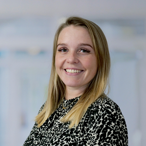 Porträt Jennifer Beuße, Sekretariat Allgemeine Innere Medizin und Nephrologie, Albertinen Krankenhaus, Hamburg-Schnelsen Porträt Jennifer Beuße, Sekretariat Allgemeine Innere Medizin und Nephrologie, Albertinen Krankenhaus, Hamburg-Schnelsen